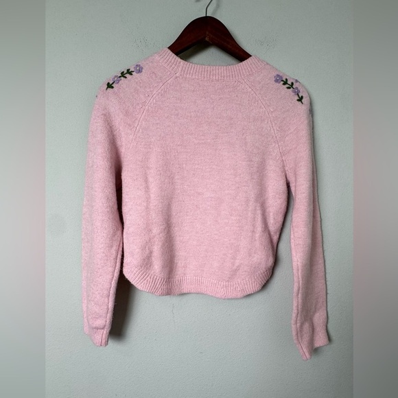 Tuckernuck HYACINTH HOUSE Pink Floral Embroidered Lilah Sweater Size Small - Picture 8 of 14